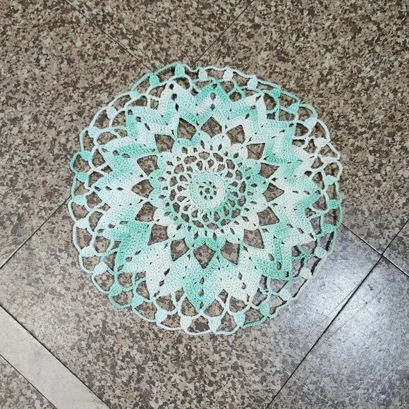 5 Colorful Hand Crocheted Elegant Round Doilies Table Topper Mat Handmade - Picture 6 of 6